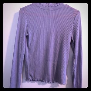 Lilac shirt with long sleeves